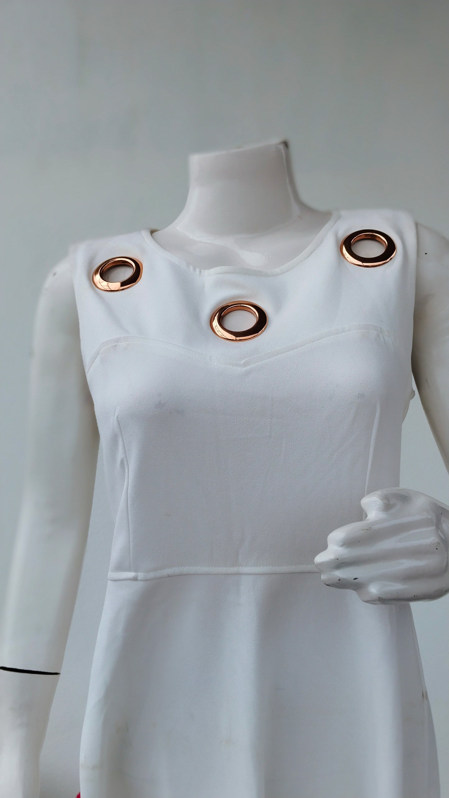 WHITE EMPIRE'S KNEE LONG DRESS