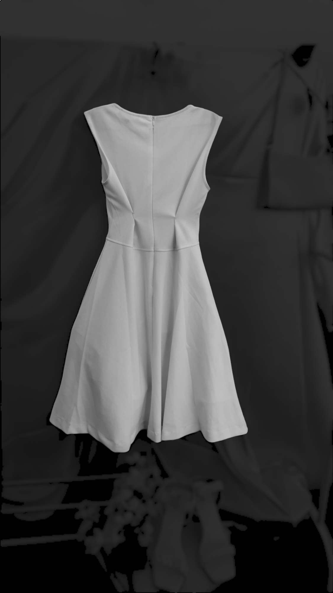 WHITE EMPIRE'S KNEE LONG DRESS