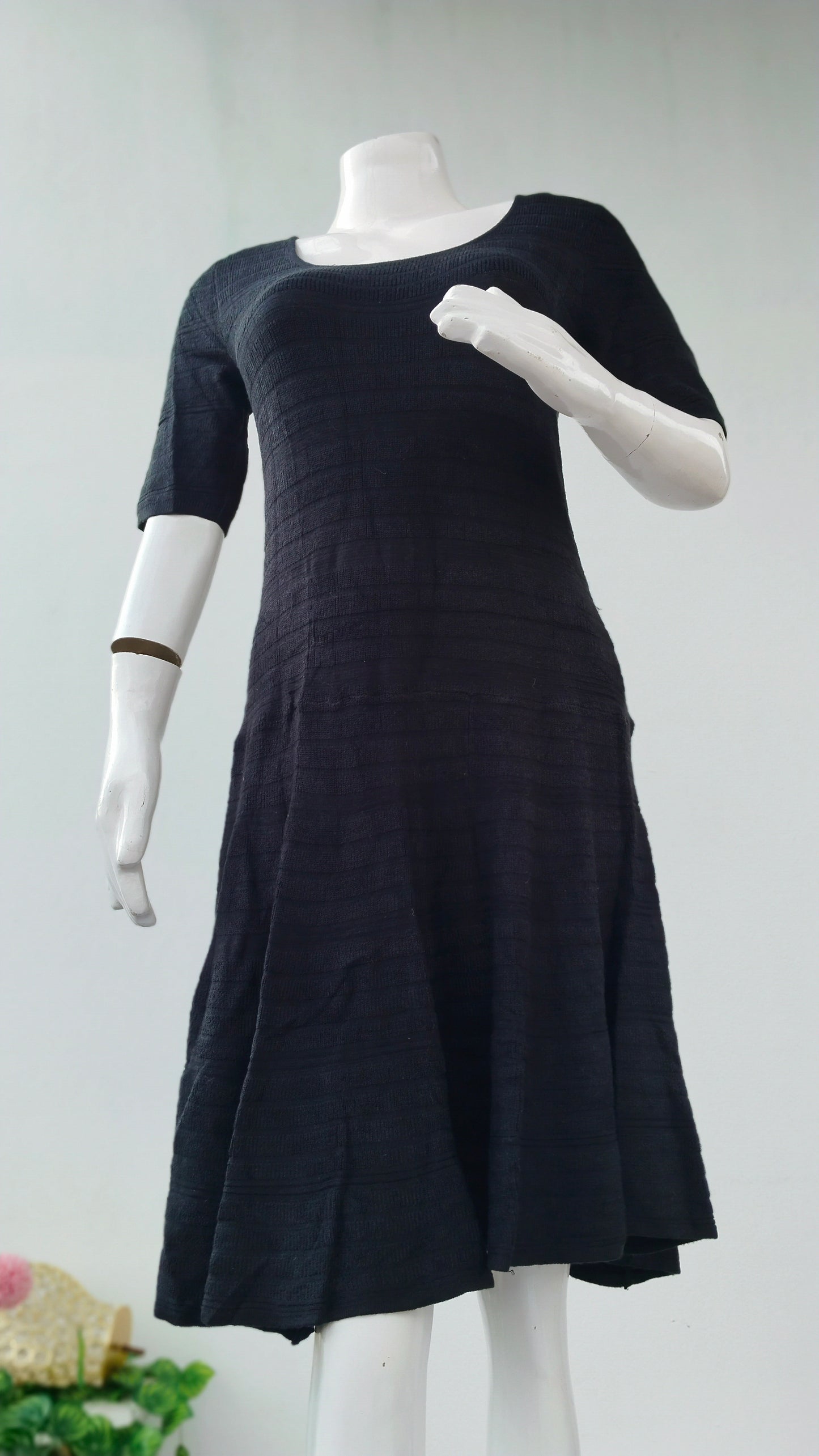 RIBBED BLACK SHORT SLEEVE FIT & FLARE DRESS