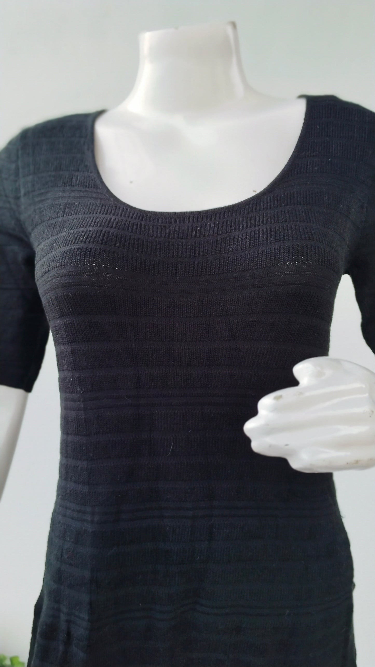 RIBBED BLACK SHORT SLEEVE FIT & FLARE DRESS