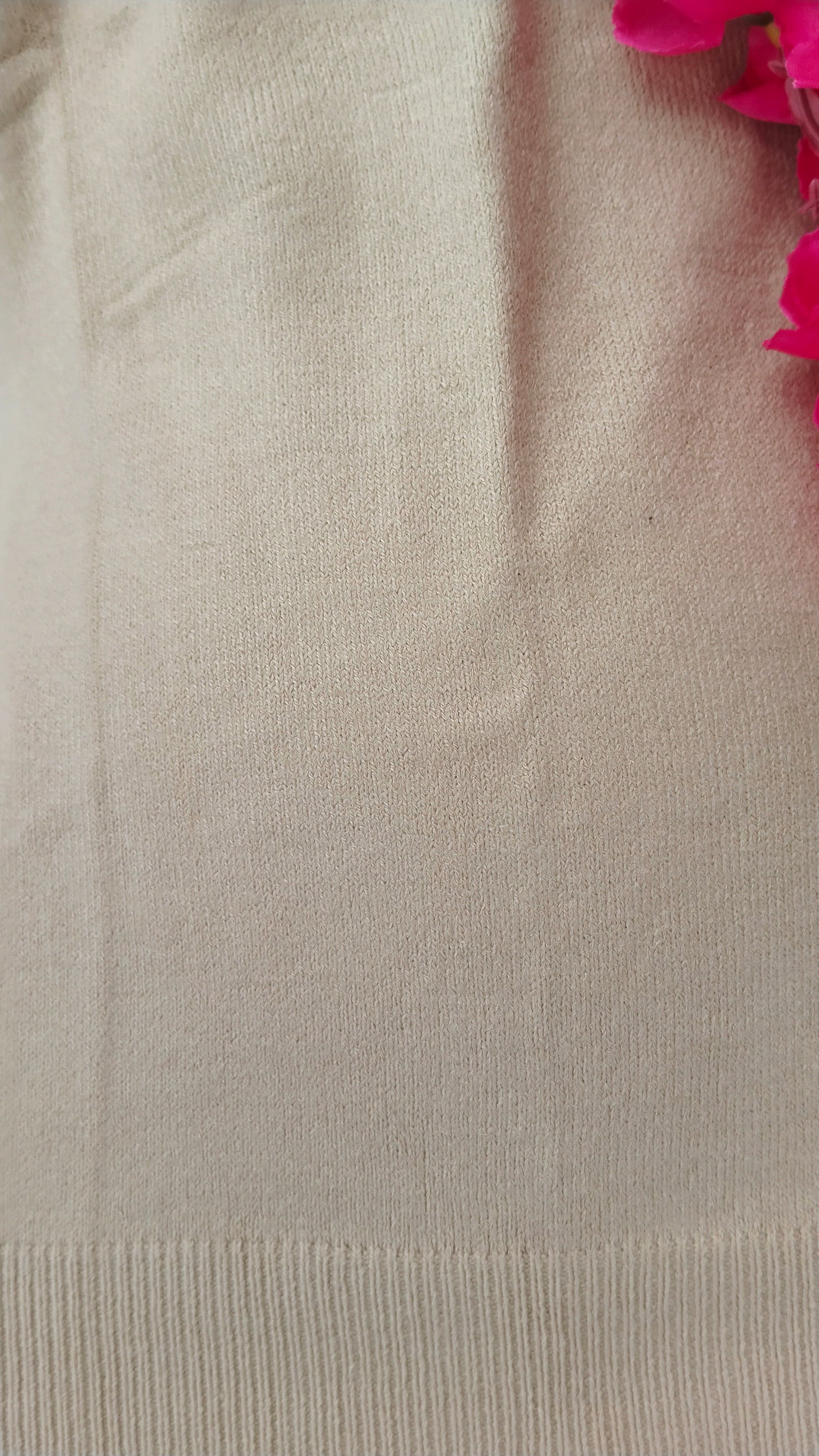 CREAM TURTLE NECK WINTER TOP