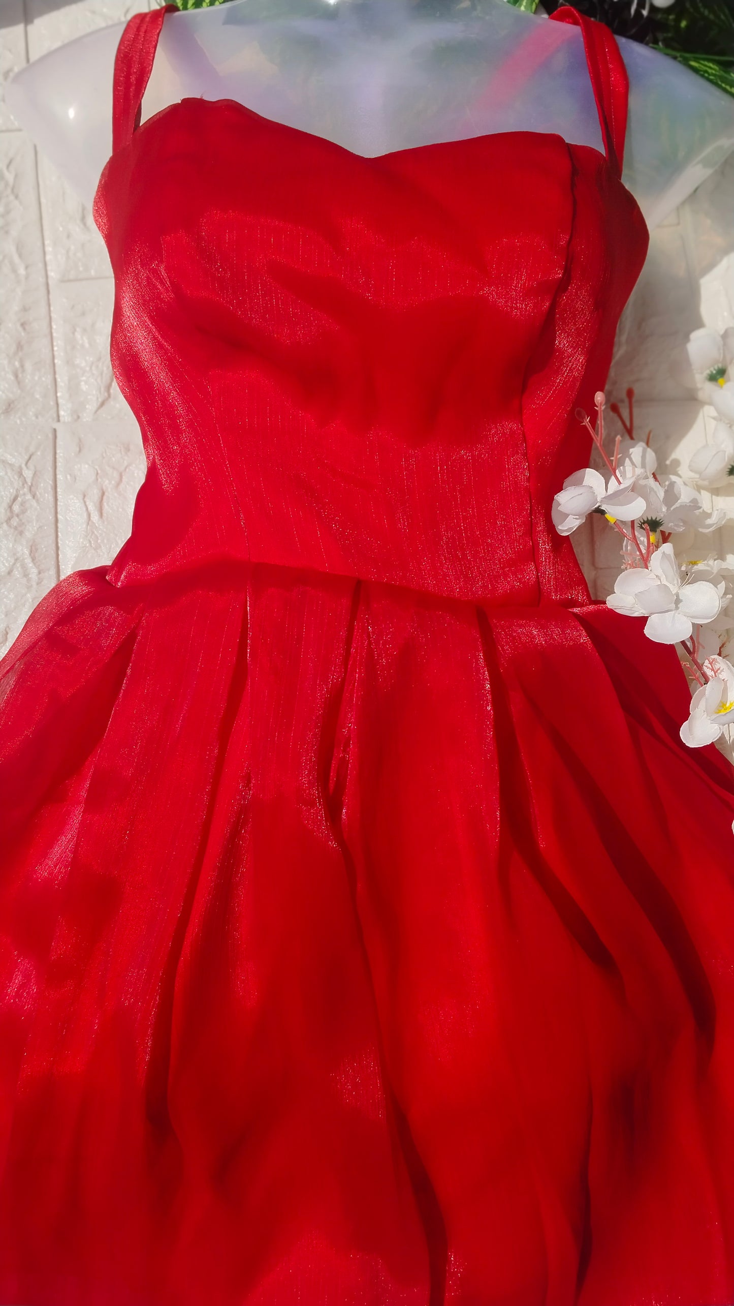 STUNNING SHINY RED DRESS