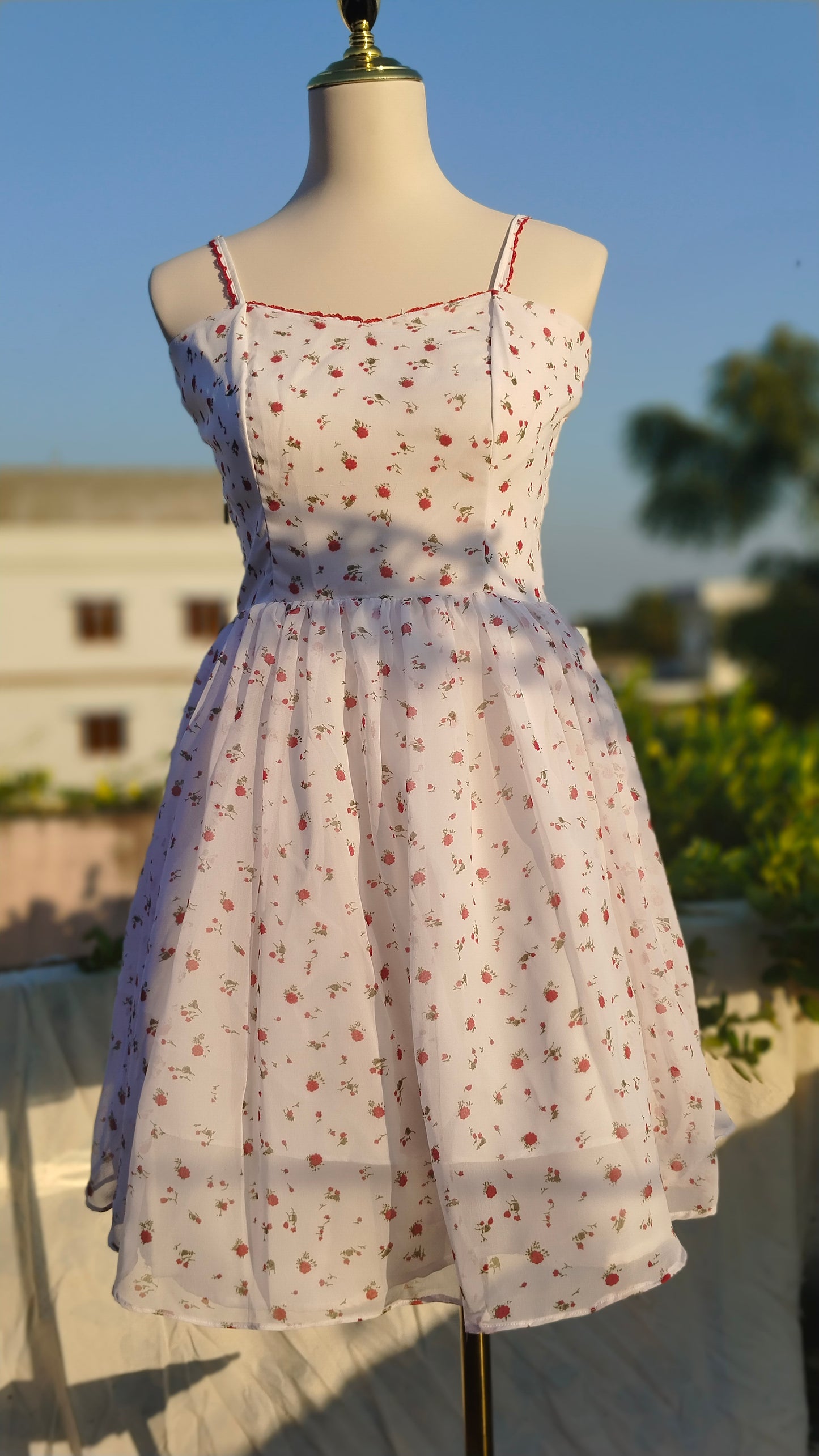 WHITE FLORAL STRAP DRESS