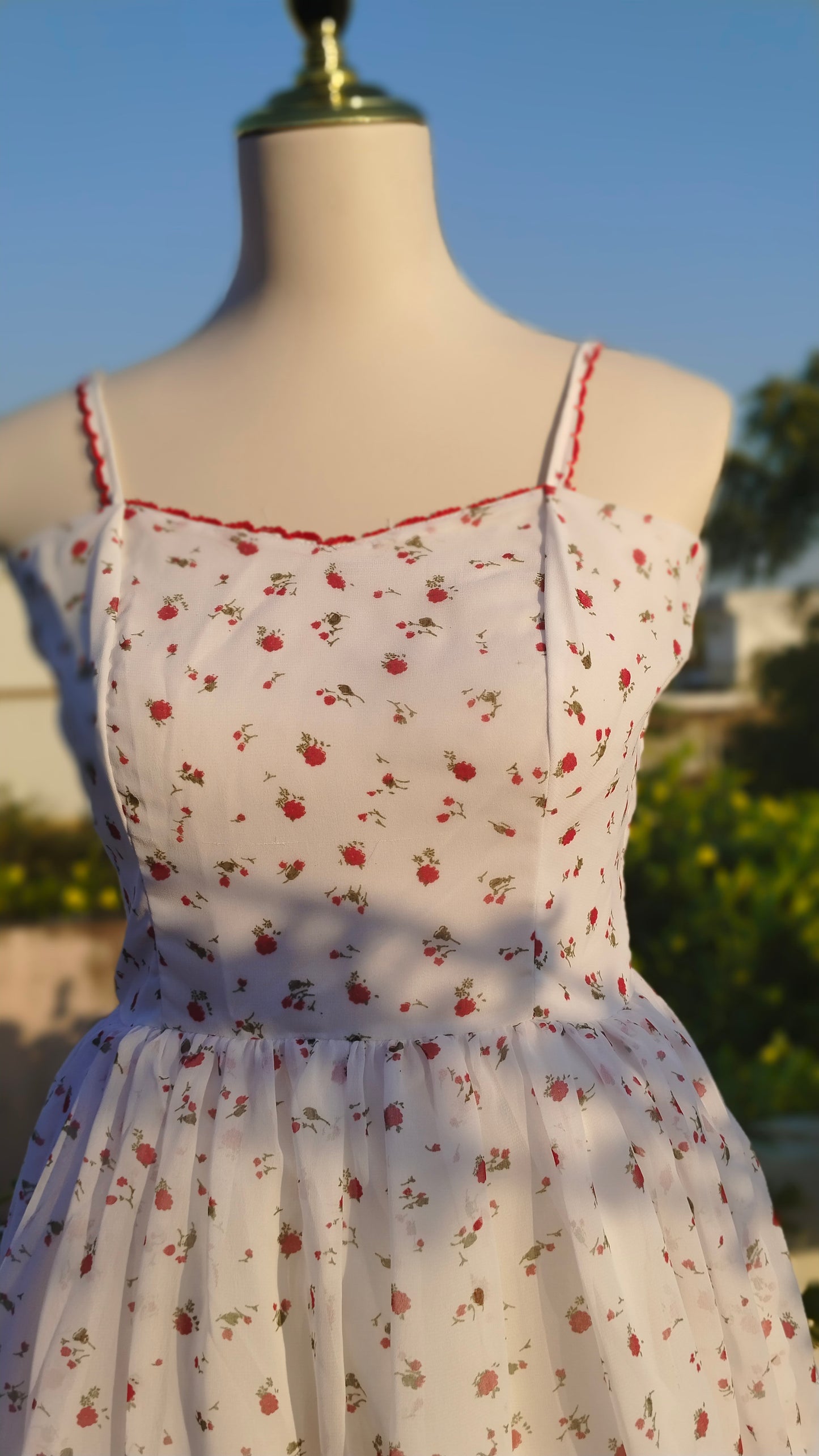 WHITE FLORAL STRAP DRESS