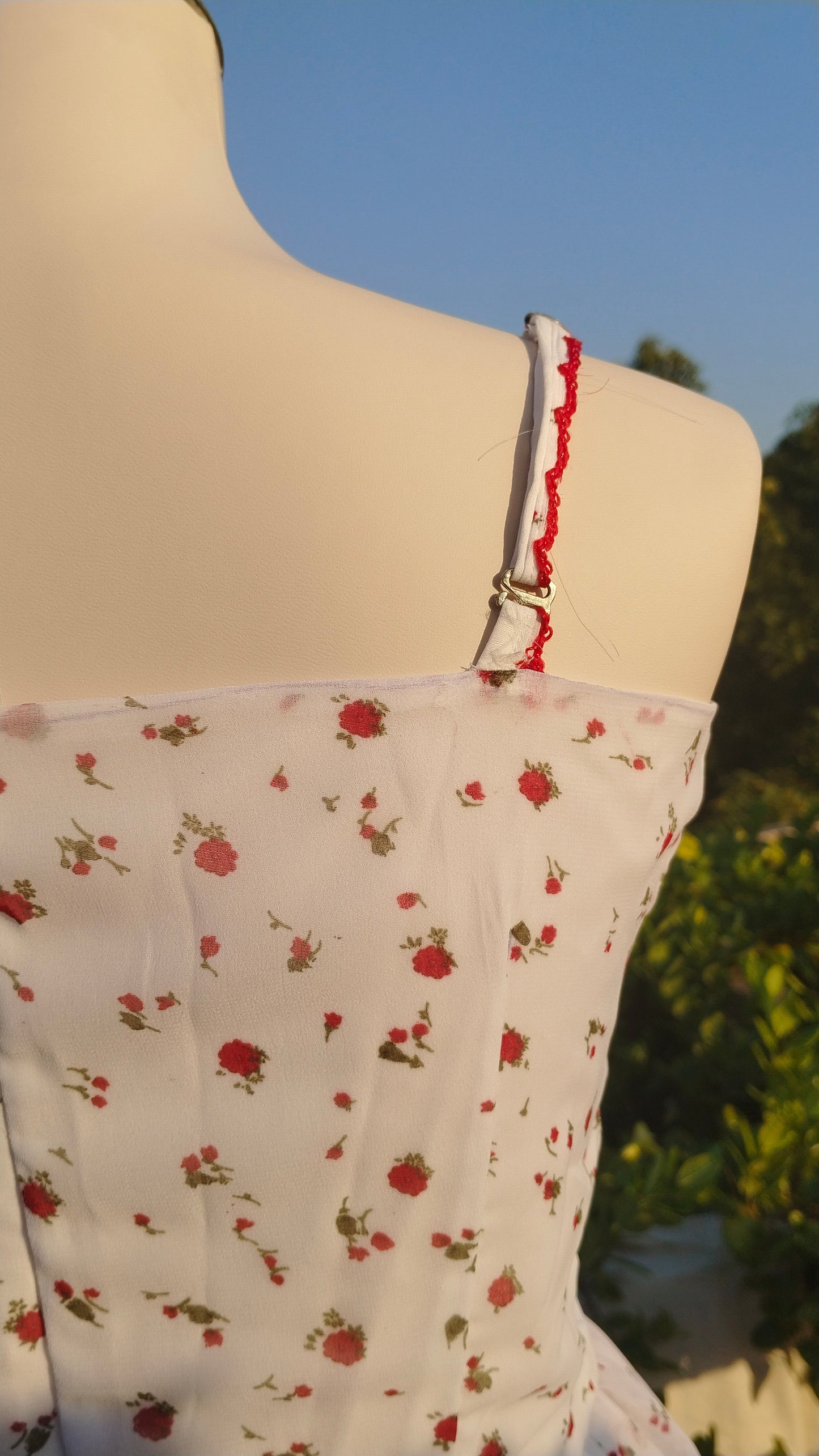 WHITE FLORAL STRAP DRESS