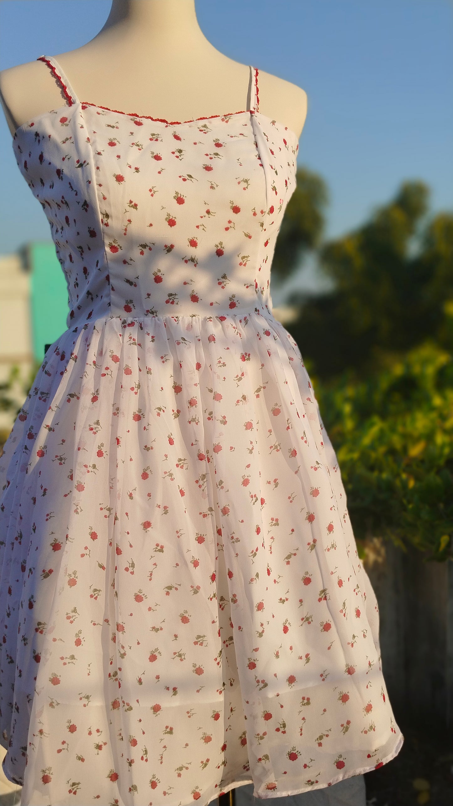 WHITE FLORAL STRAP DRESS