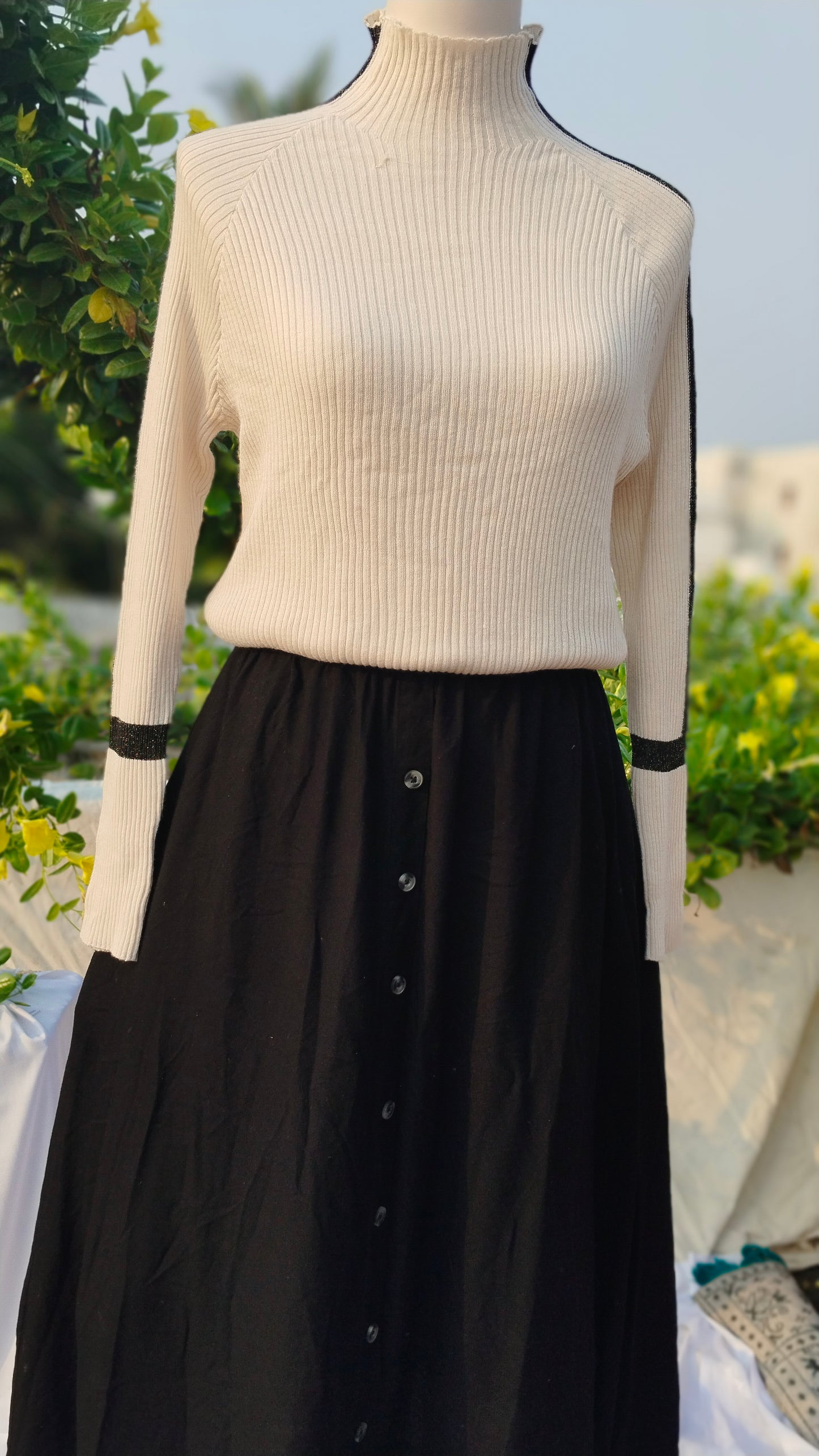 OFF WHITE TURTLE NECK TOP