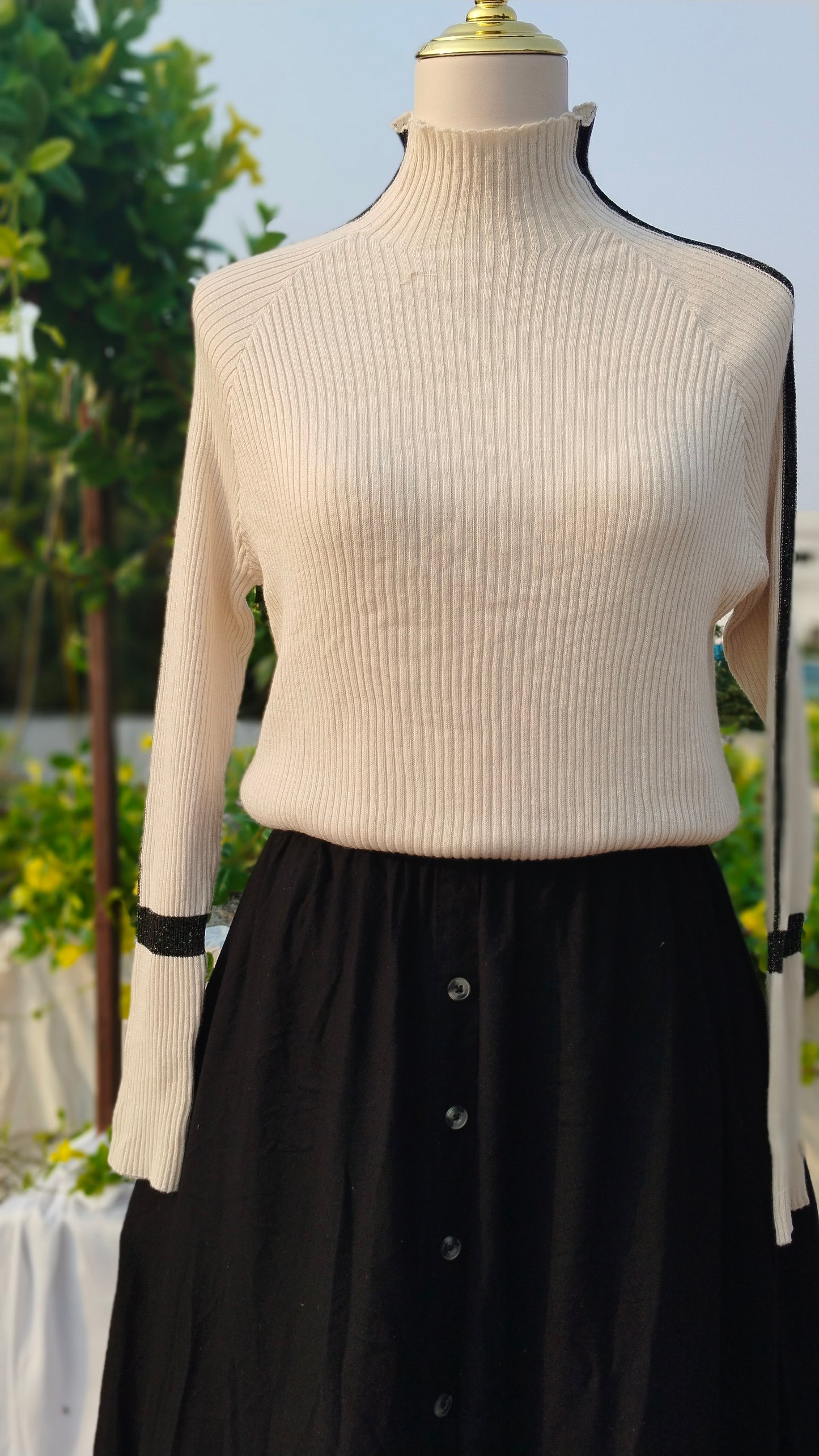 OFF WHITE TURTLE NECK TOP