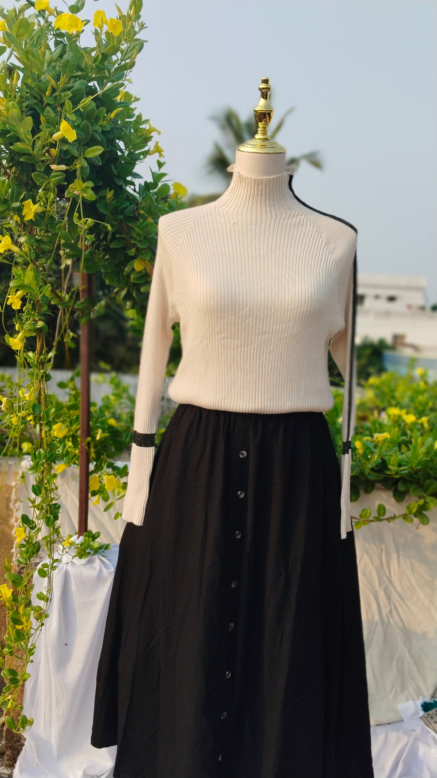 OFF WHITE TURTLE NECK TOP